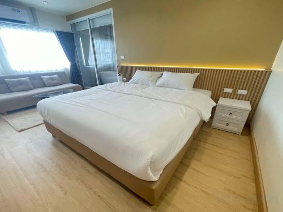 Shade House - Phuket Downtown Room Type - Premier King Room