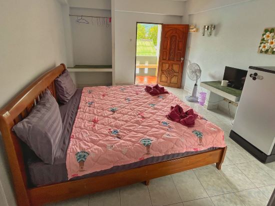 Pott Guesthouse - Tap to explore photos