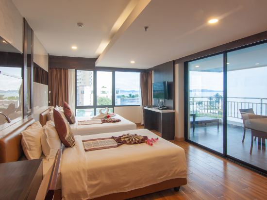 Golden Jomtien Beach Hotel - Tap to explore photos