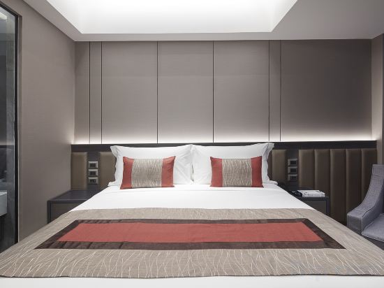 Grace at Five by Grace Hotel Bangkok - Tap to explore photos