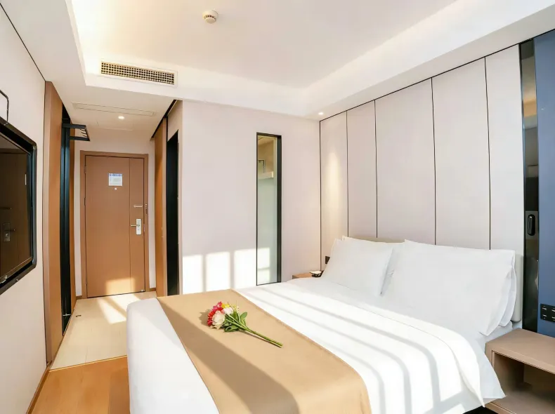 Yilong Hotel (Shanghai Hongqiao Airport Hongmei Road Subway Station Branch)