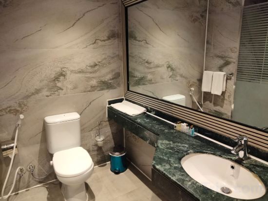 Grand Pyramids Hotel - Tap to explore photos