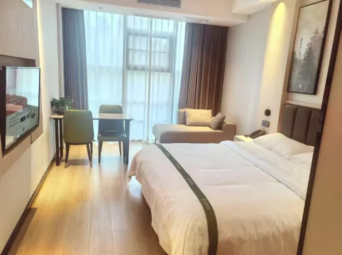 GreenTree Inn Express Hotel (Hefeinan Railway Station Gongjing College Subway Station)