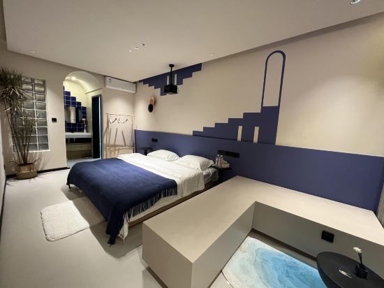 Moon Inn