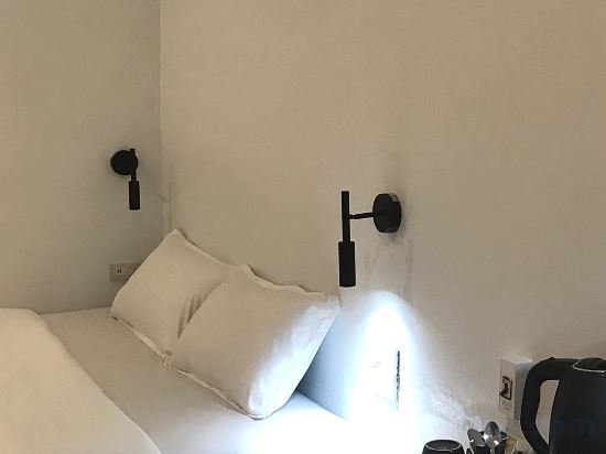 Beige Poshtels Room Type - Standard Double Room