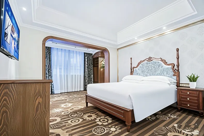 Yijia Lijing Hotel (jingliyiguanmiaoditiezhandian)