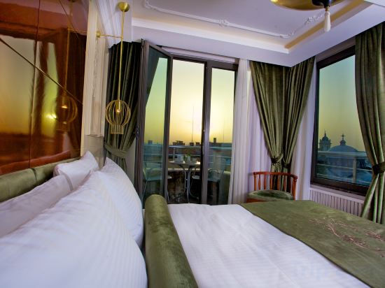 TAKSIM STAR Room Type - Penthouse Suite with Taksim Square View TAKSIM STAR Room Type - Penthouse Suite with Taksim Square View
