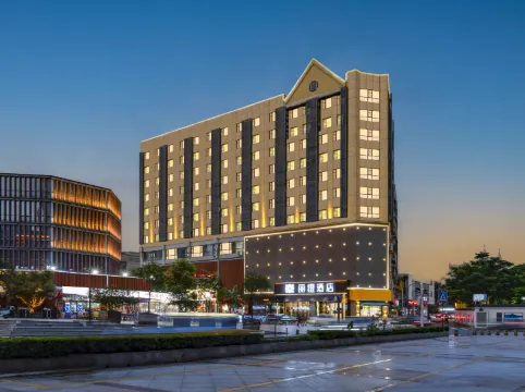 Ease Hotel · Yue (Yichang Riverside Park Jiefang Pedestrian Street)