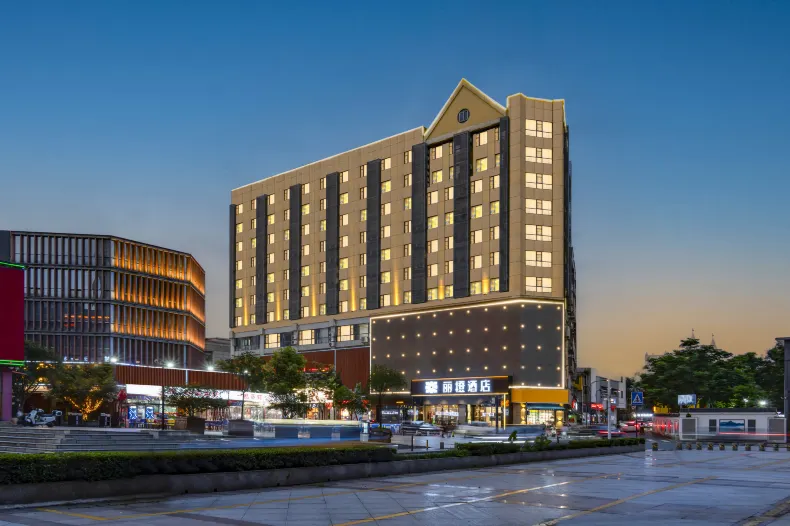 Ease Hotel · Yue (Yichang Riverside Park Jiefang Pedestrian Street)