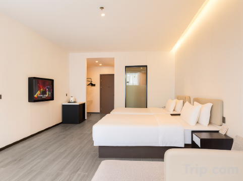 Oriental Hotel Room Type - Deluxe Twin Room