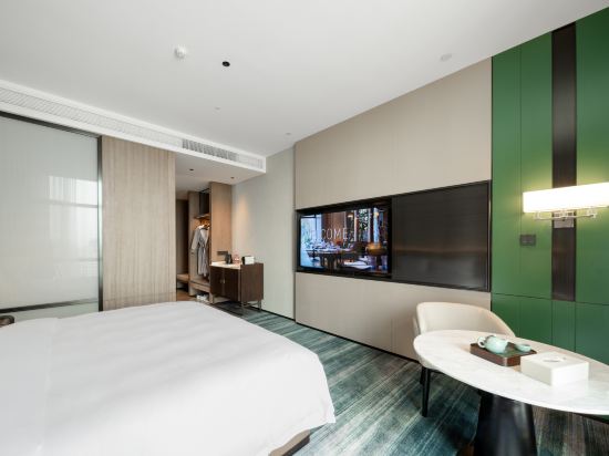 Shanghai HuHua Grand Hotel Room Type - Deluxe King Room