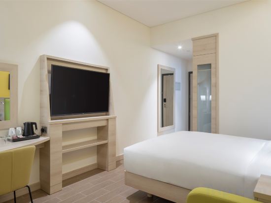 Hampton by Hilton Doha Old Town - Tap to explore photos