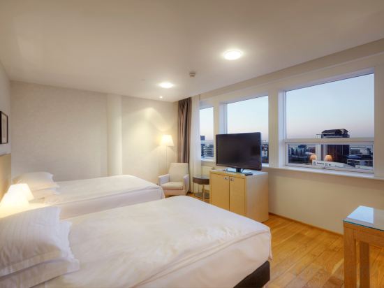 Hilton Reykjavik Nordica Room Type - Executive Twin Room - Scenic View