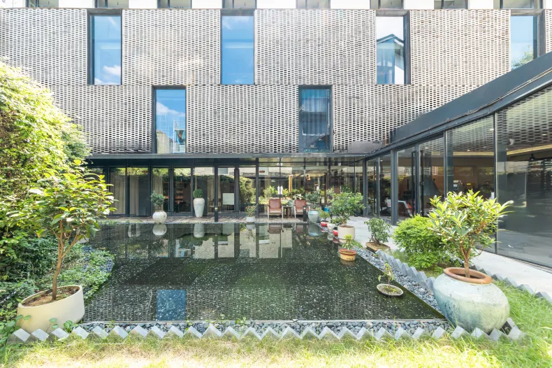 Canal Seclusive Life