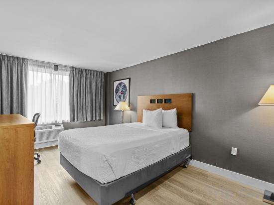 Ramada Plaza by Wyndham Montreal Room Type - Queen Room
