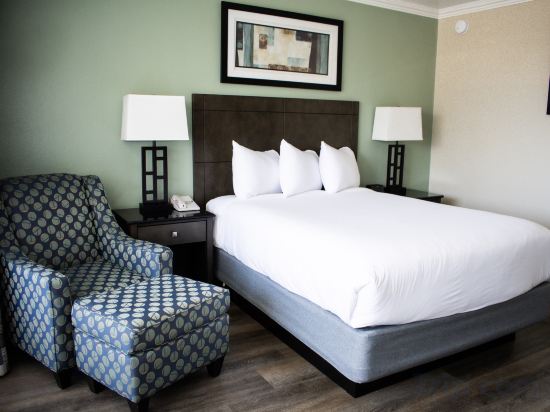 Travelodge by Wyndham Monterey Bay Room Type - Queen Room - Non-Smoking
