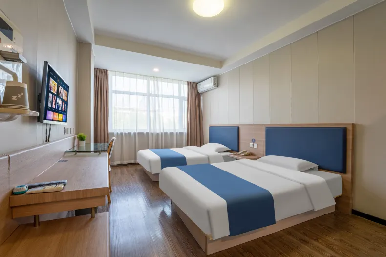 Yijia 365 Hotel Chain (West Street Museum Subway Station Branch)