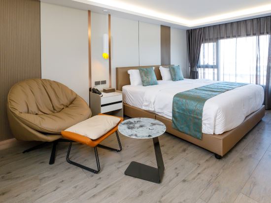 NAWAMIN 95 HOTEL• infinite pool Room Type - King Room