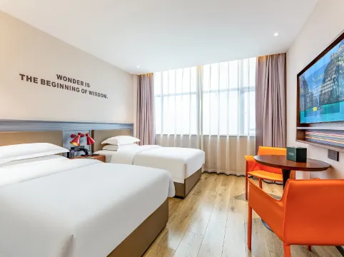 City Comfort Premier Hotel (Wuhan Houhu Avenue Baibuting)