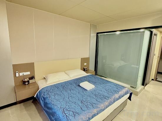 Skyport Hotel Room Type - King Sky Deluxe
