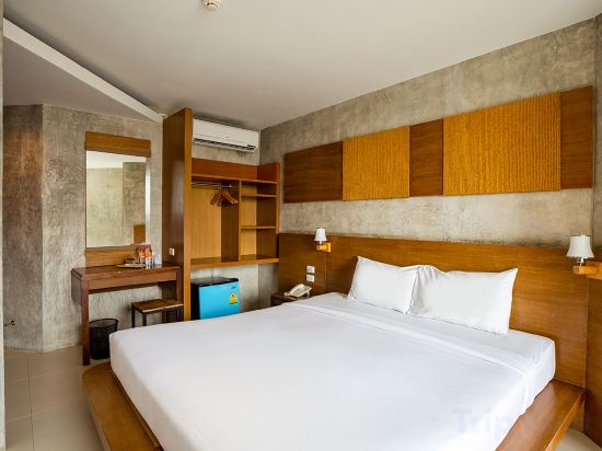B2 Jomtien Pattaya Boutique & Budget Hotel - Tap to explore photos