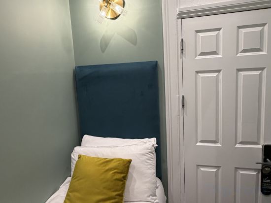 Bloomsbury Palace Hotel - Tap to explore photos