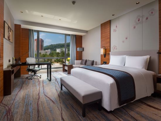 DoubleTree by Hilton Hotel Guangzhou - Science City Room Type - Executive King Room with Garden View