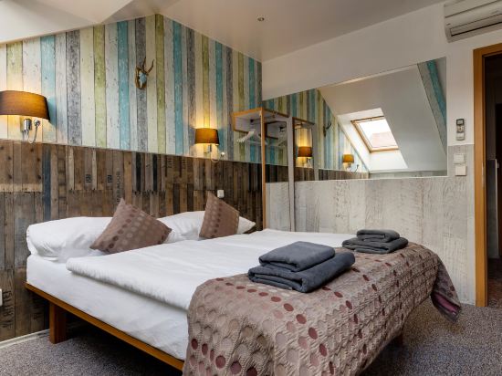 Royal Court Hotel Room Type - Standard Room