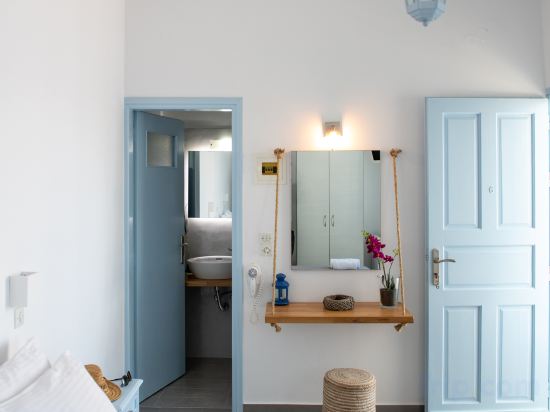 Blu Rooms Santorini Room Type - Superior Double Room with Veranda and Caldera View