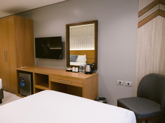 The Manaoag Hotel Room Type - Deluxe Double Room