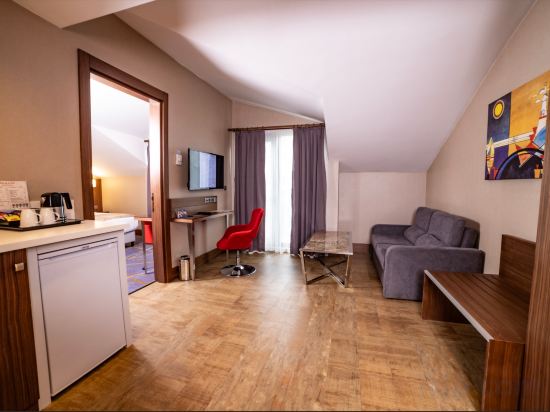 Ramada by Wyndham Istanbul Alibeykoy Room Type - 1 King Bed Suite
