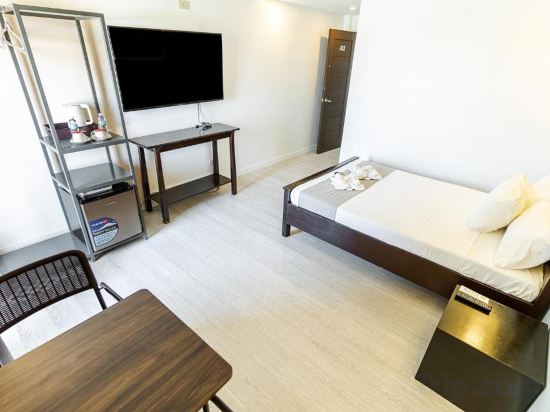 Spotlight Hotel near Hundred Islands Wharf Room Type - Standard Queen Room