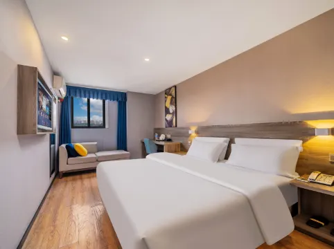 7 days premium hotel  (Chongqing Hechuan Bus Center Station)