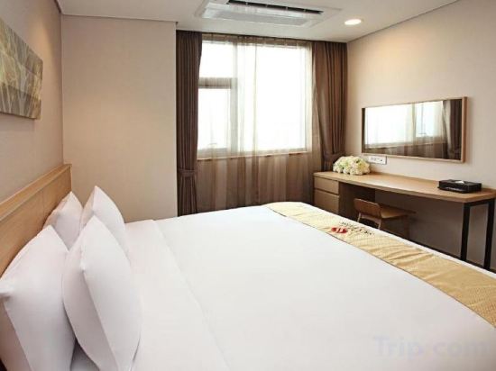 Hotel Skypark Dongdaemun 1 - Tap to explore photos