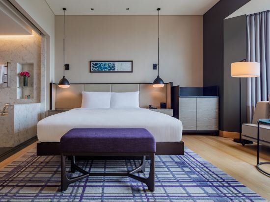 Hilton Kuala Lumpur Room Type - Deluxe King Room