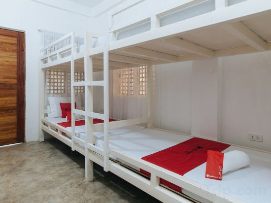 RedDoorz @ Camp Saint John Hotel La Union - Tap to explore photos