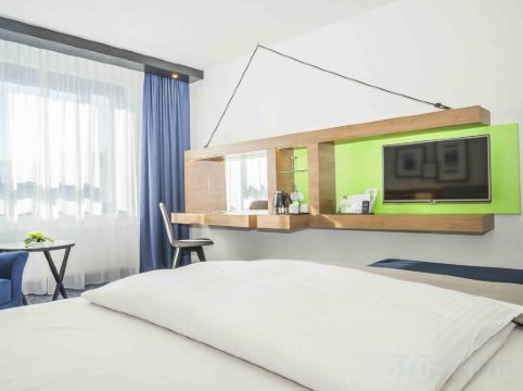 Holiday Inn STUTTGART - Tap to explore photos