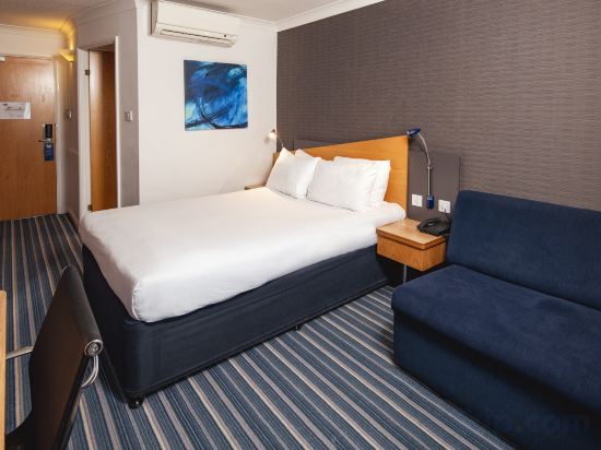 Holiday Inn Express Birmingham - Oldbury - Tap to explore photos
