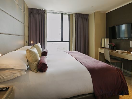 Cheval Three Quays Room Type - Deluxe Three-Bedroom Apartment with Tower Bridge View Cheval Three Quays Room Type - Deluxe Three-Bedroom Apartment with Tower Bridge View