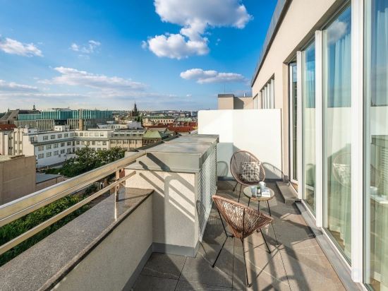 VN17 Apartments by Adrez Living Room Type - Deluxe One Bedroom Apartment With Terrace