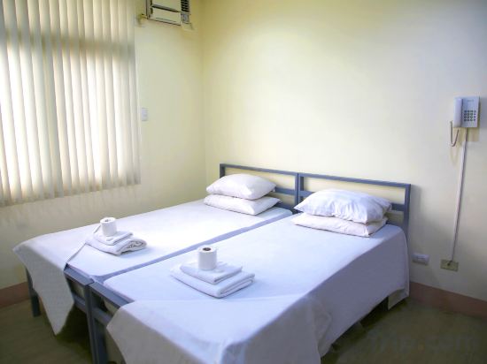 UN Residences Room Type - Hollywood Twin Room