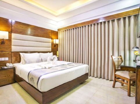 White Palace Hotel Room Type - Super Deluxe Queen Room