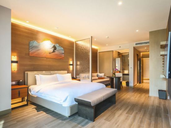 L+Snow Supreme Hotel Room Type - Superior Queen Room
