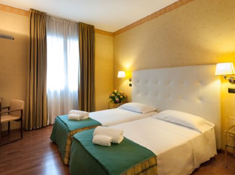 Hotel Lombardia Room Type - Twin Room
