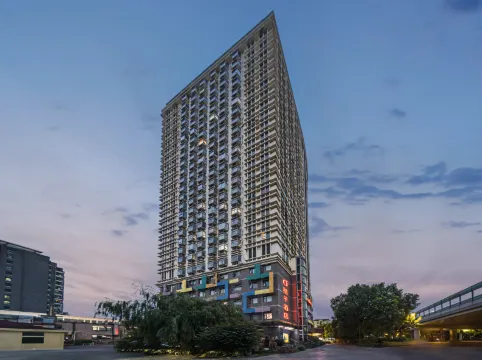 Orange Hotel (Shanghai Jinshajiang Road Metro Station)