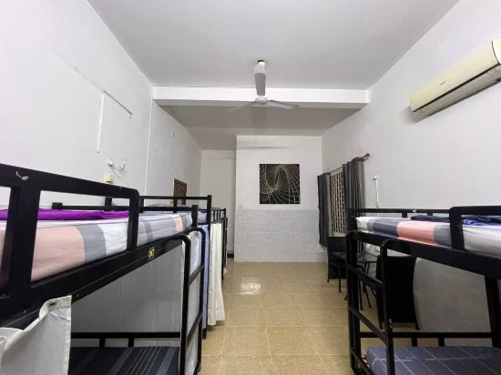 The Eighty8 PP Room Type - Single Bed in 6-Bed Mixed Dormitory Room 3