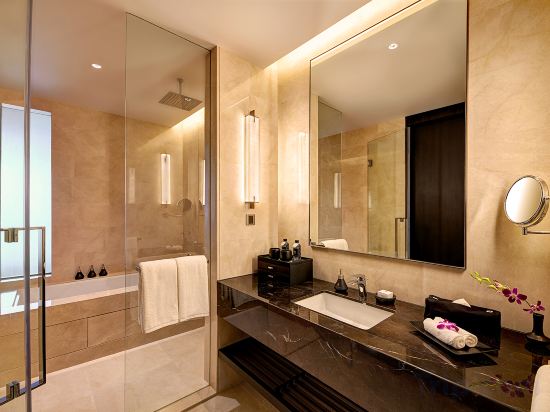Pavilion Hotel Kuala Lumpur Managed by Banyan Tree - Tap to explore photos