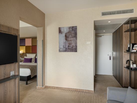Mercure Budapest Korona Hotel - Tap to explore photos