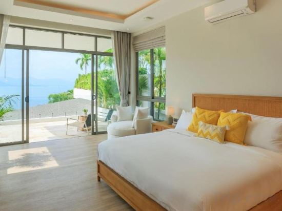 Enchanting Villa Peace Oceanfront Five Bedrooms Plus Kid's Bunk Room - Tap to explore photos