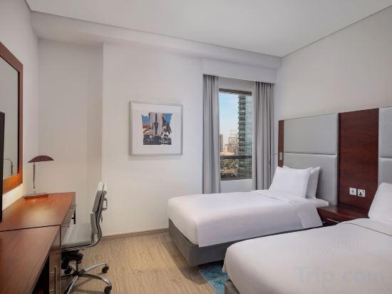 Hilton Dubai The Walk Room Type - Three-Bedroom Family Suite with Balcony and Sea View Hilton Dubai The Walk Room Type - Three-Bedroom Family Suite with Balcony and Sea View